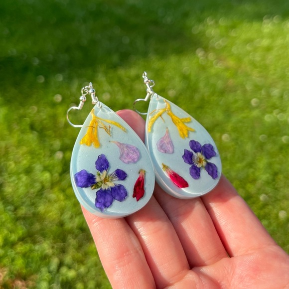Handmade Dried Flower UV Resin Statement Dangle Earrings - Picture 7 of 16